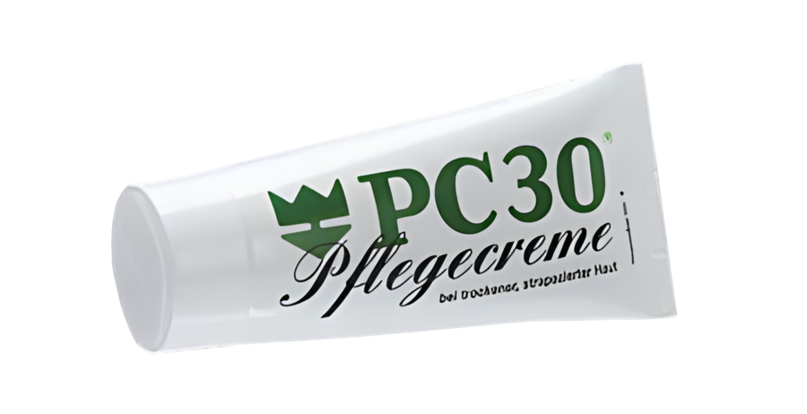 Eine grün-weiße Produktverpackungen des Produkts PC30 Pflegecreme für medizinische Hautpflege. 
